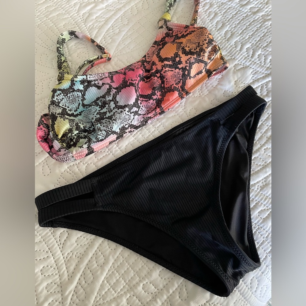 Target Xhilaration bikini top / Shade and Shore low-rise bikini bottom swim set